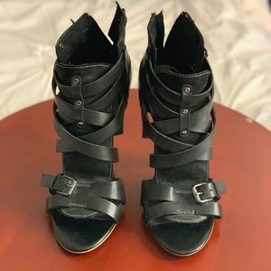 Trouve atrapo y and buckles heels